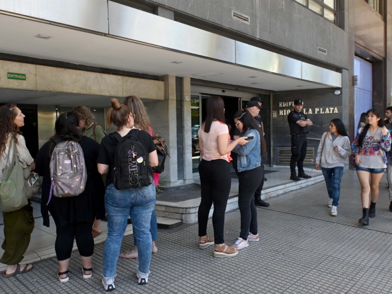 Evacuaron el Ministerio de Mujeres, Géneros y Diversidad de la Nación tras dos amenazas de bomba Evacuaron el Ministerio de Mujeres, Géneros y Diversidad de la Nación tras dos amenazas de bomba