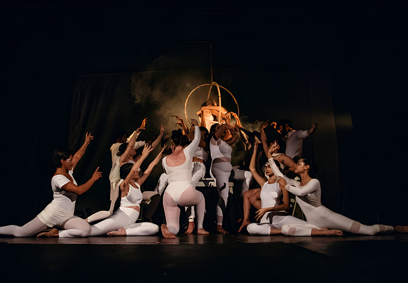 Fluir “Arte en Movimiento” presenta este domingo su nuevo espectáculo de acrobacia aérea Fluir “Arte en Movimiento” presenta este domingo su nuevo espectáculo de acrobacia aérea