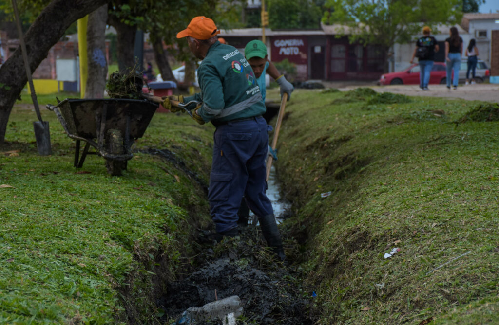El municipio continúa ejecutando tareas integrales de limpieza, ahora en el barrio Güiraldes El municipio continúa ejecutando tareas integrales de limpieza, ahora en el barrio Güiraldes