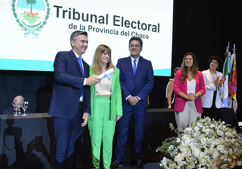 El Tribunal Electoral entregó certificados a las 465 autoridades provinciales electas El Tribunal Electoral entregó certificados a las 465 autoridades provinciales electas