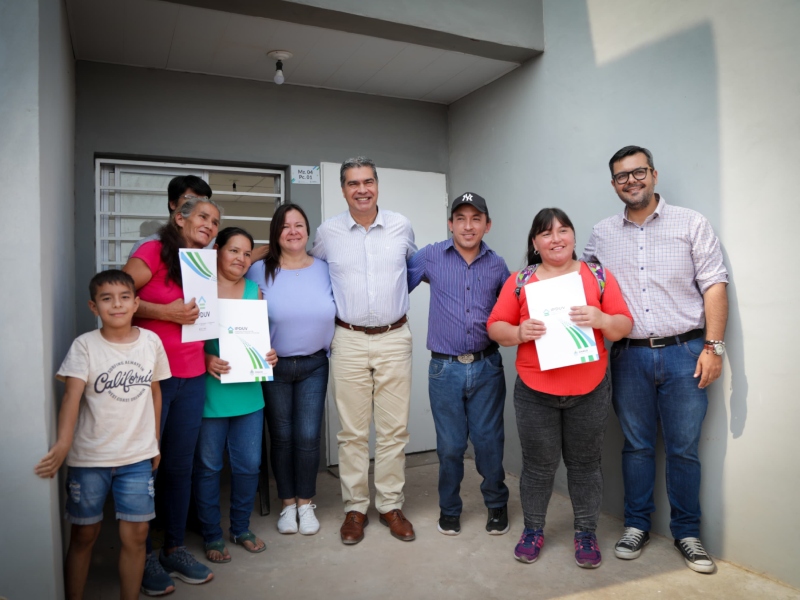 Capitanich entregó 36 viviendas en Tres Isletas Capitanich entregó 36 viviendas en Tres Isletas