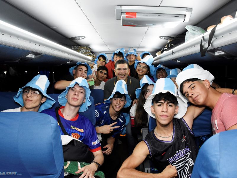 Estudiantes viajan a Bariloche, beneficiados por la propuesta “Es Hoy” del municipio de Resistencia Estudiantes viajan a Bariloche, beneficiados por la propuesta “Es Hoy” del municipio de Resistencia