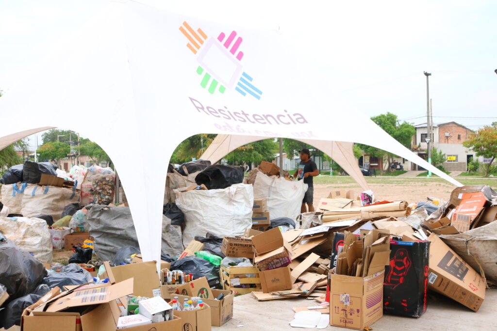 Eco Ciudad recicla se realizó en la plaza Marín de Resistencia Eco Ciudad recicla se realizó en la plaza Marín de Resistencia