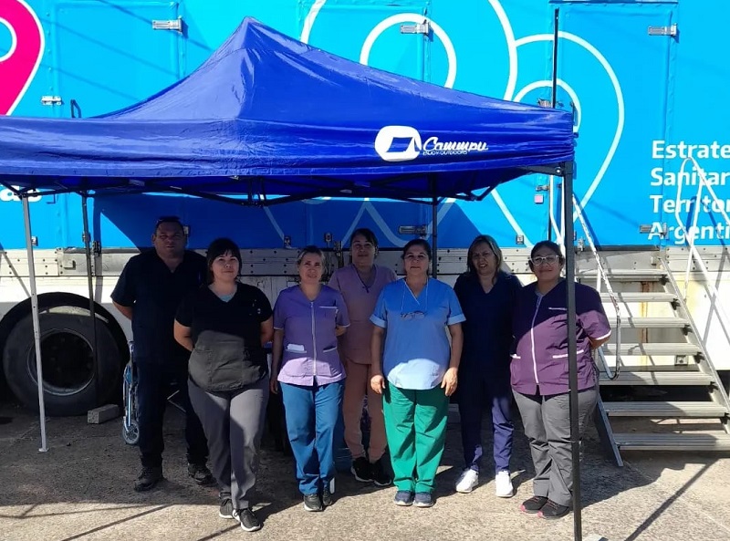 Salud dispuso tres camiones sanitarios y guardia permanente para la atención de pobladores afectados por la crecida Salud dispuso tres camiones sanitarios y guardia permanente para la atención de pobladores afectados por la crecida