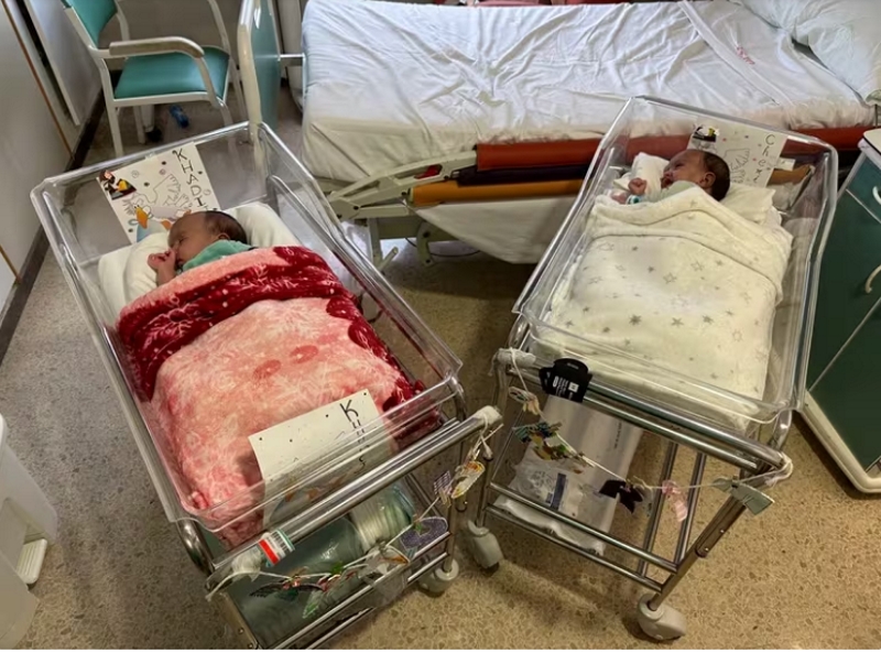 Separan con éxito a dos niñas siamesas: la operación en Barcelona duró 5 horas y participaron 20 médicos Separan con éxito a dos niñas siamesas: la operación en Barcelona duró 5 horas y participaron 20 médicos