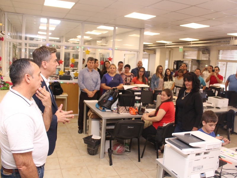 Zdero saludó y dialogó con trabajadores de Casa de Gobierno Zdero saludó y dialogó con trabajadores de Casa de Gobierno