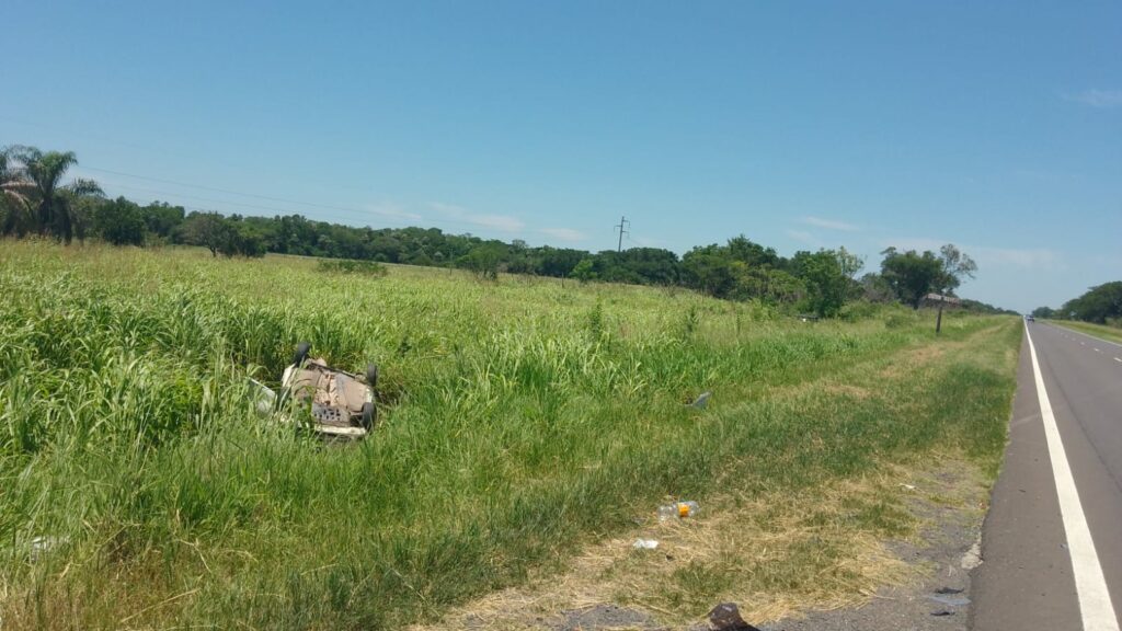 Choque entre vehículos deja como saldo un joven herido