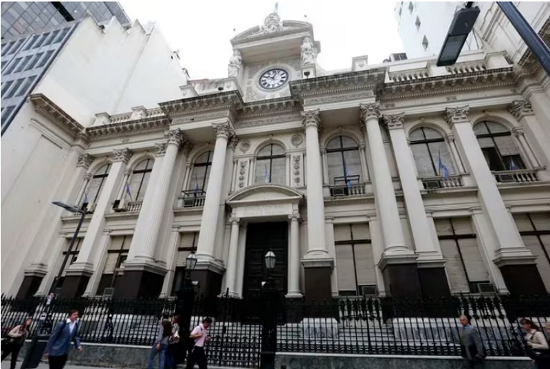 El Banco Central sigue operando fuerte sobre los futuros para contener una devaluación El Banco Central sigue operando fuerte sobre los futuros para contener una devaluación