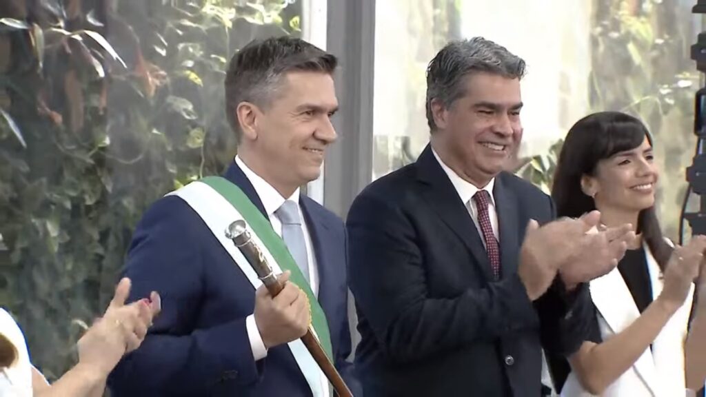 El traspaso de mando a Zdero fue el último acto de Capitanich como funcionario: confirmó su retiro de la política El traspaso de mando a Zdero fue el último acto de Capitanich como funcionario: confirmó su retiro de la política