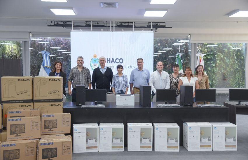 Entregaron equipamiento y mobiliario al Registro Civil, de la Propiedad y a Catastro Entregaron equipamiento y mobiliario al Registro Civil, de la Propiedad y a Catastro