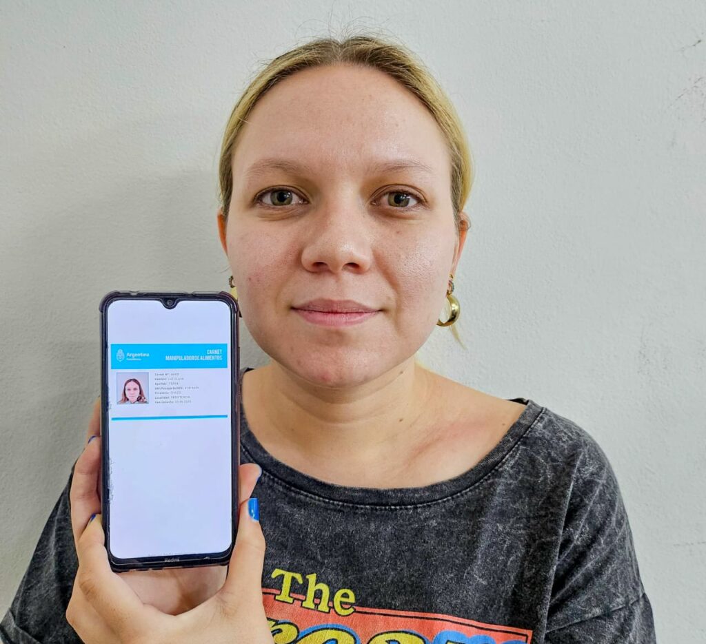 La Municipalidad de Resistencia entrega carnets de manipulación de alimentos