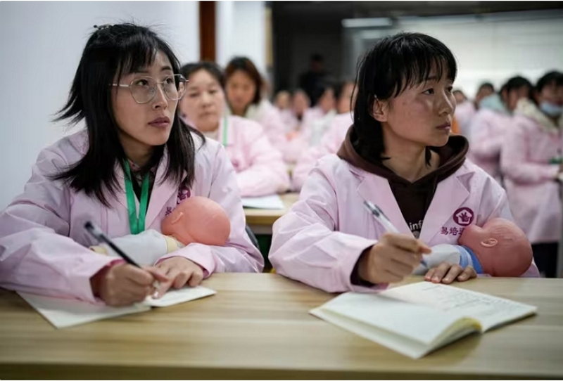 El gobierno chino pidió a las mujeres que tengan más hijos, pero su población sigue cayendo El gobierno chino pidió a las mujeres que tengan más hijos, pero su población sigue cayendo