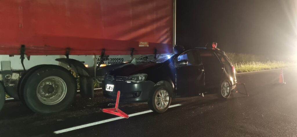 Un auto se incrustó contra un camión en La Leonesa: sólo hubo lesionados leves