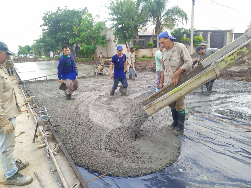 El Gobierno reinició la obra de pavimentación de avenida Coronel Falcón en Resistencia El Gobierno reinició la obra de pavimentación de avenida Coronel Falcón en Resistencia