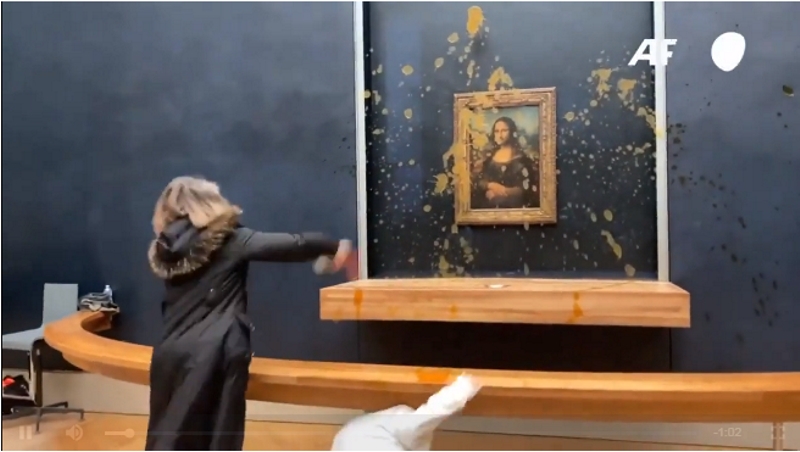 Francia: dos activistas vandalizaron la Gioconda en el Museo del Louvre en París Francia: dos activistas vandalizaron la Gioconda en el Museo del Louvre en París