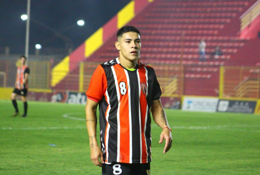 El “Chino” Gastón Brítes y Tomás Squie, las nuevas caras en Sarmiento El “Chino” Gastón Brítes y Tomás Squie, las nuevas caras en Sarmiento