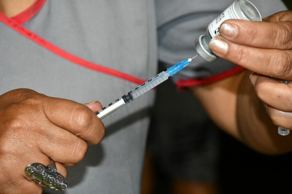 Se aplicaron más de 600 vacunas en las postas de la Plaza 25 de Mayo y el Parque de la Democracia