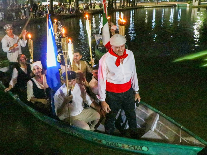 Resistencia cerró sus festejos con un acto central y el desembarco de inmigrantes Resistencia cerró sus festejos con un acto central y el desembarco de inmigrantes
