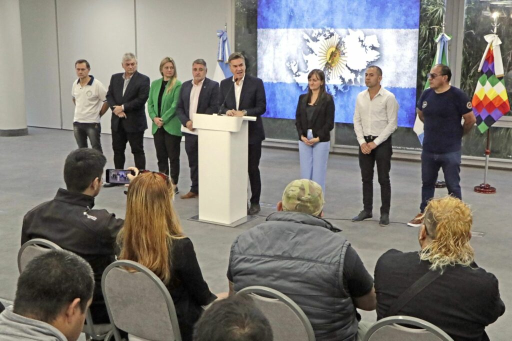 El gobernador anunció que el acto del 2 de abril se realizará en Presidencia de la Plaza