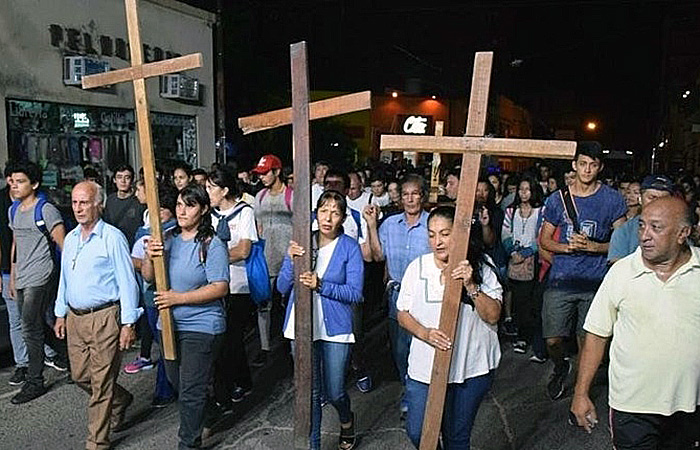 Fieles de Corrientes y Resistencia se unirán este jueves en el 45 Vía Crucis Interprovincial Fieles de Corrientes y Resistencia se unirán este jueves en el 45 Vía Crucis Interprovincial