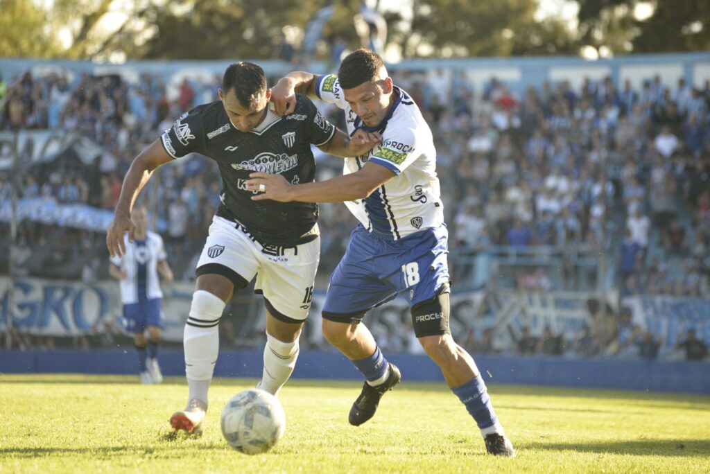 Primera Nacional: For Ever sigue sumando afuera
