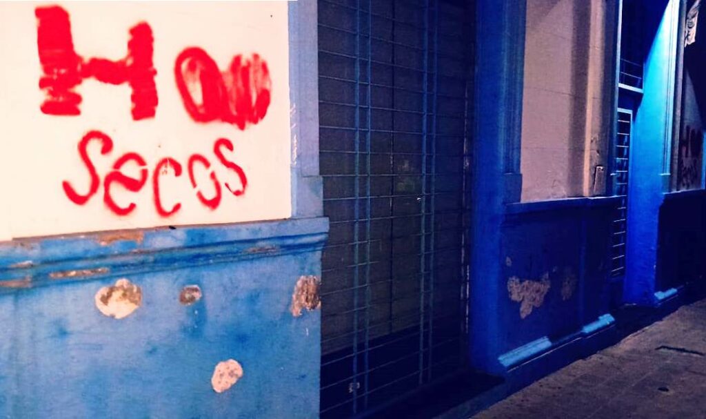 Tres personas fueron demoradas por realizar pintadas en uno de los edificios de la Legislatura