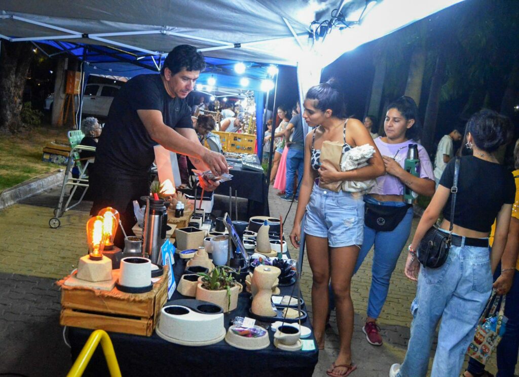 Marzo Mujer: desfile, emprendedores y foodtrucks en el Domo del Centenario