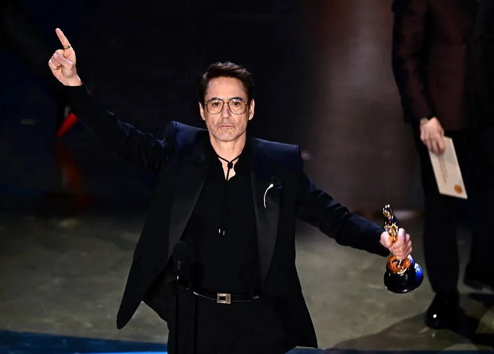 “Me gustaría darle las gracias a mi terrible infancia”: el discurso de Robert Downey Jr. tras ganar su primer Oscar “Me gustaría darle las gracias a mi terrible infancia”: el discurso de Robert Downey Jr. tras ganar su primer Oscar