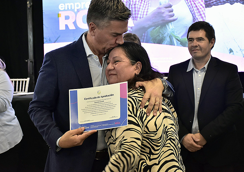 Zdero lanzó el “Espacio Emprendedor”, presentó “+Emprendimientos” y destacó el cierre de “Emprende Rosa” Zdero lanzó el “Espacio Emprendedor”, presentó “+Emprendimientos” y destacó el cierre de “Emprende Rosa”