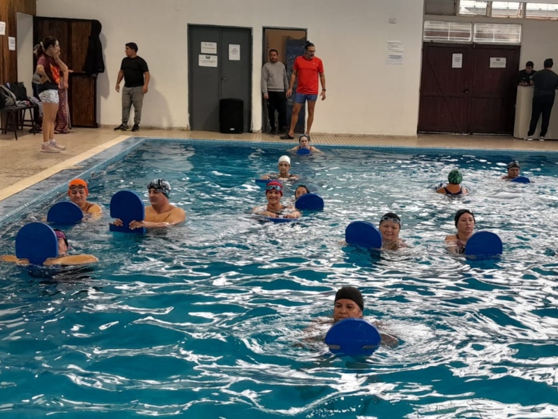 Dieron comienzo las actividades acuáticas en el Jaime Zapata Dieron comienzo las actividades acuáticas en el Jaime Zapata