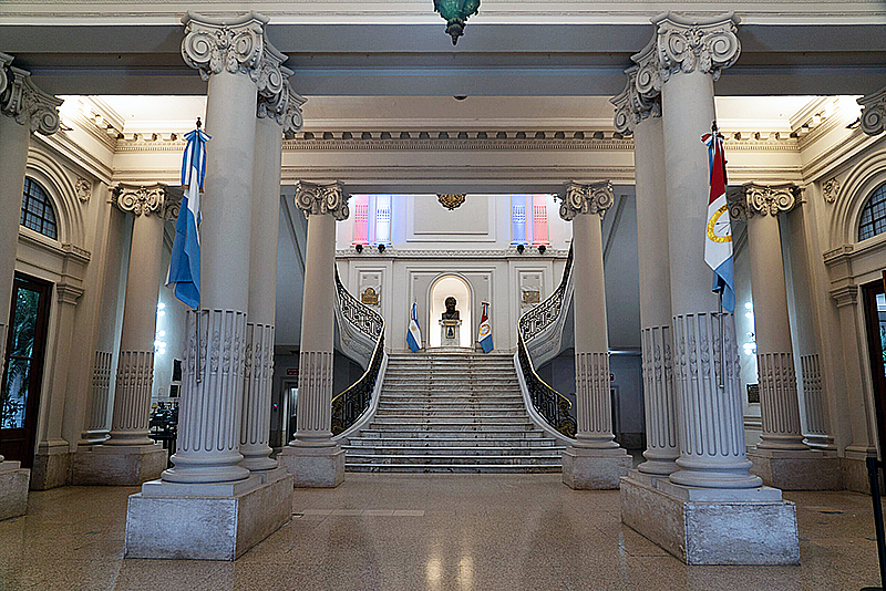 Santa Fe autoriza la emisión de títulos por hasta mil millones para blindar obra pública Santa Fe autoriza la emisión de títulos por hasta mil millones para blindar obra pública