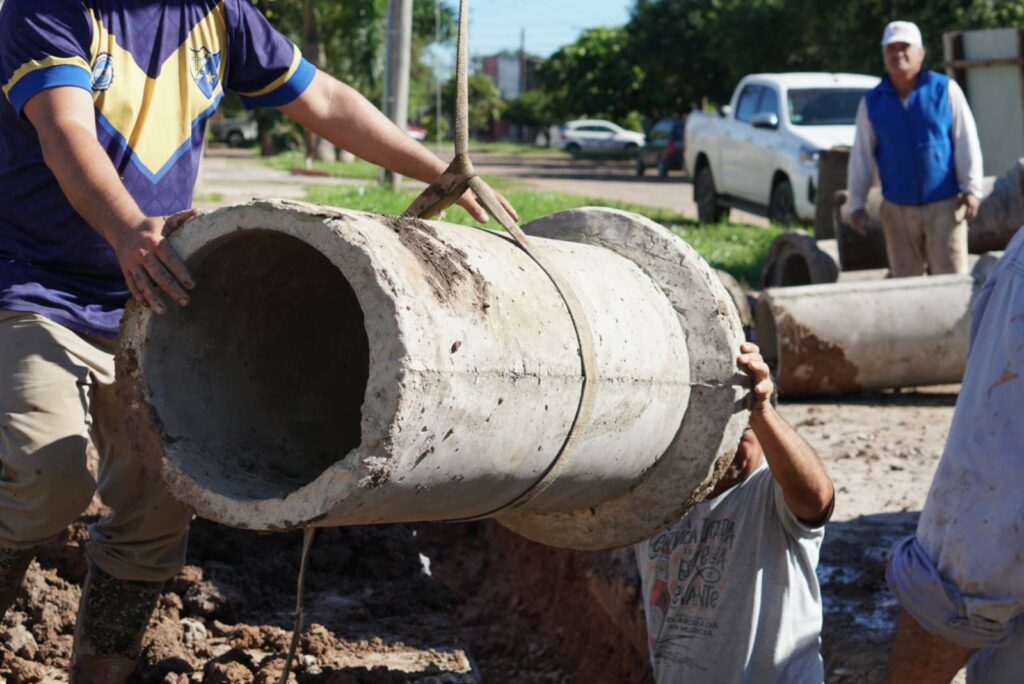 La Municipalidad de Barranqueras realiza un canal pluvial en las calles Don Orione y Colonizadores La Municipalidad de Barranqueras realiza un canal pluvial en las calles Don Orione y Colonizadores