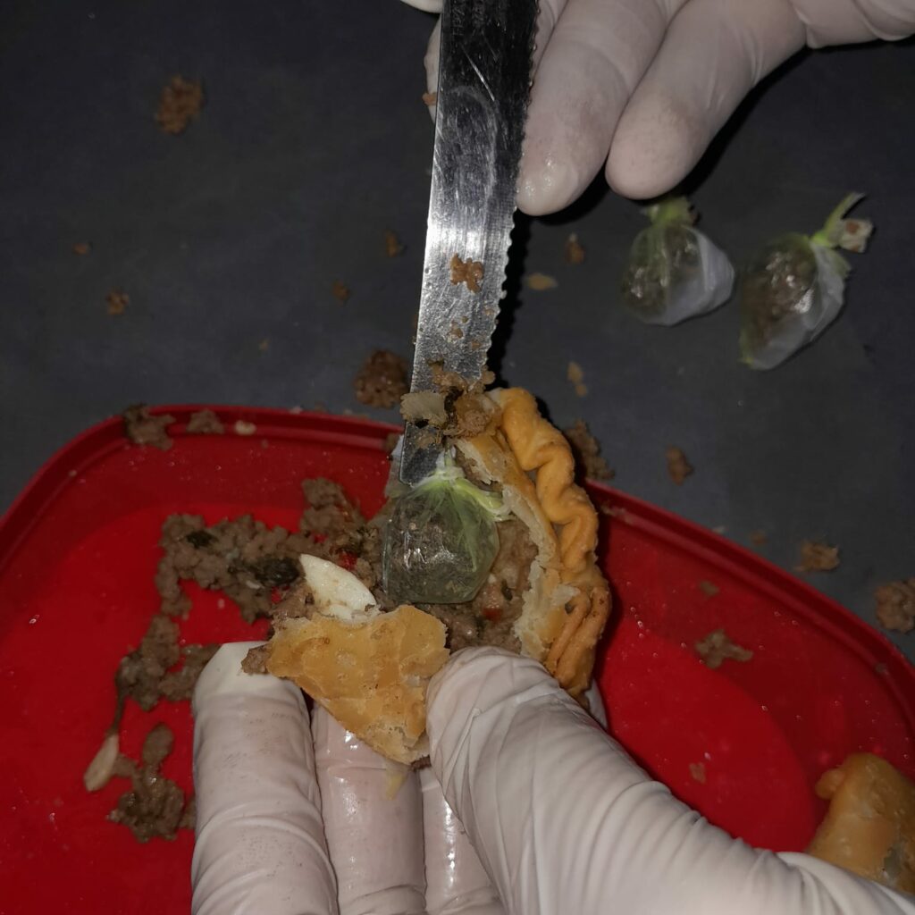 Empanadas con sorpresa: intentó ingresar marihuana a un detenido y terminó preso