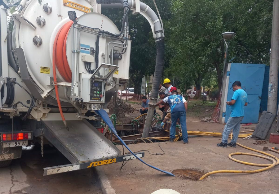 Saneamiento integral: SAMEEP repara la red cloacal del pozo de Wilde y Rivadavia Saneamiento integral: SAMEEP repara la red cloacal del pozo de Wilde y Rivadavia