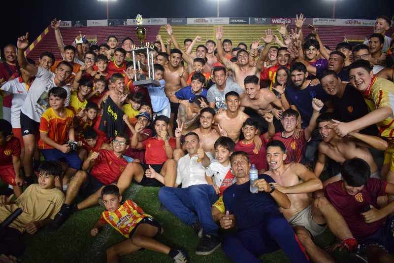 Sarmiento derrotó a Fontana por penales y se quedó con el Torneo Oficial 2023 Sarmiento derrotó a Fontana por penales y se quedó con el Torneo Oficial 2023