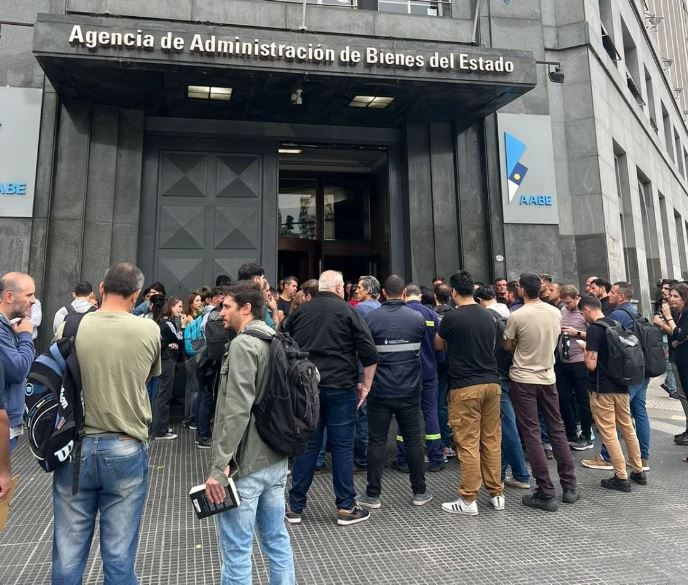 El Gobierno despidió a más de 100 de trabajadores de los trenes El Gobierno despidió a más de 100 de trabajadores de los trenes