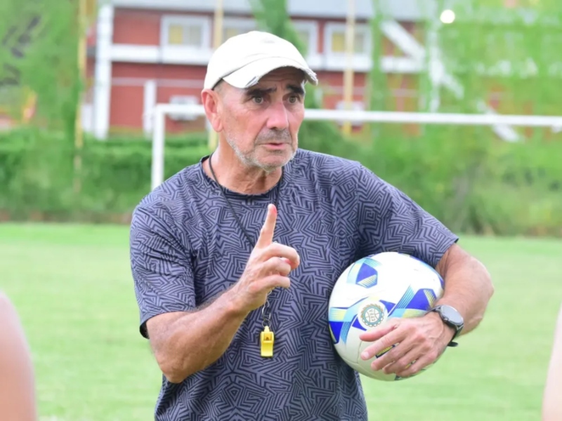 Raúl Valdez dejó Sarmiento y será el nuevo DT de For Ever Raúl Valdez dejó Sarmiento y será el nuevo DT de For Ever