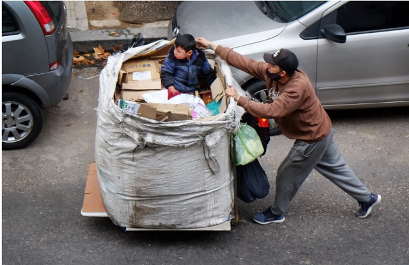 Aseguran que el nivel de pobreza llegó a un techo y tiende a bajar Aseguran que el nivel de pobreza llegó a un techo y tiende a bajar