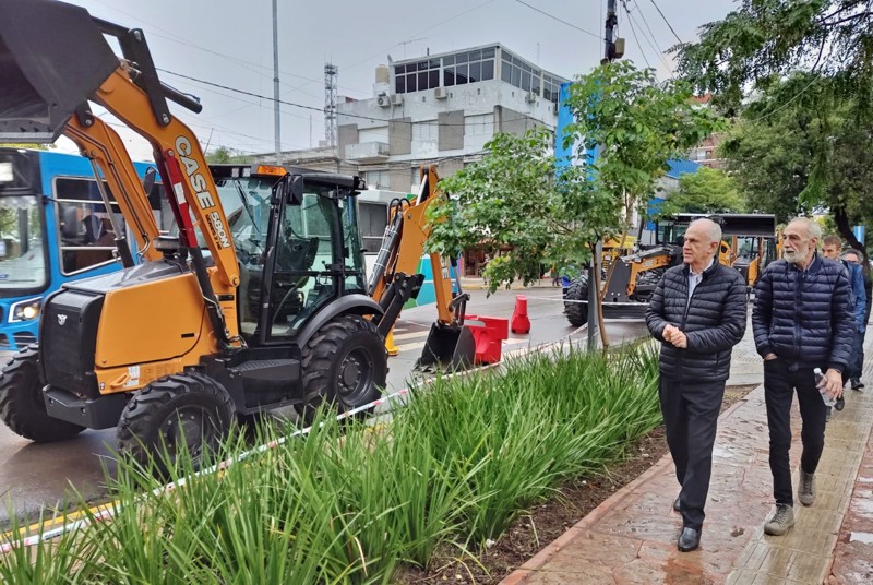 Nikisch presentó 7 nuevos equipos viales para mejoramiento de servicios, con inversión superior a los .700 millones Nikisch presentó 7 nuevos equipos viales para mejoramiento de servicios, con inversión superior a los .700 millones