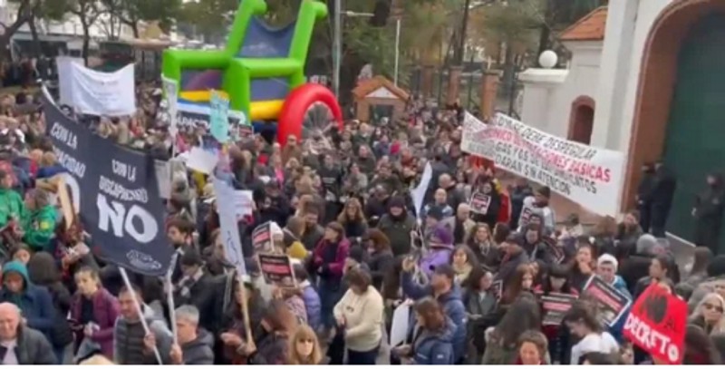 Protesta en Olivos para que no se desregule el Nomenclador de prestaciones para personas con discapacidad Protesta en Olivos para que no se desregule el Nomenclador de prestaciones para personas con discapacidad