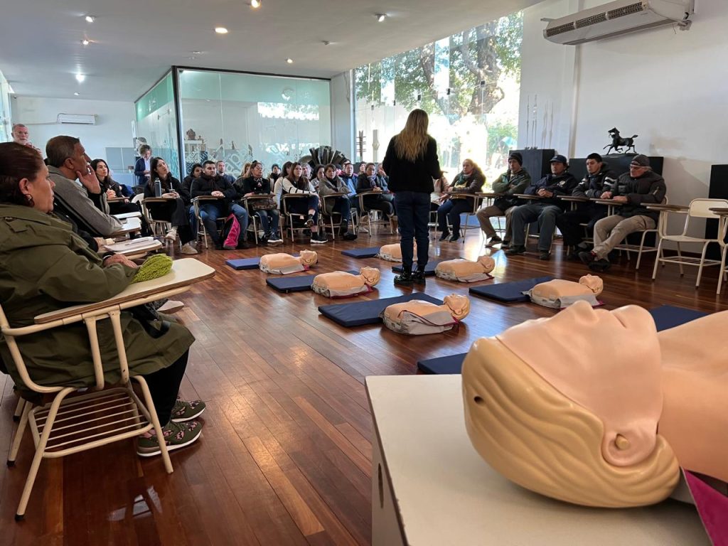 Equipos de Bienal de Escultura se capacitan sobre RCP Equipos de Bienal de Escultura se capacitan sobre RCP