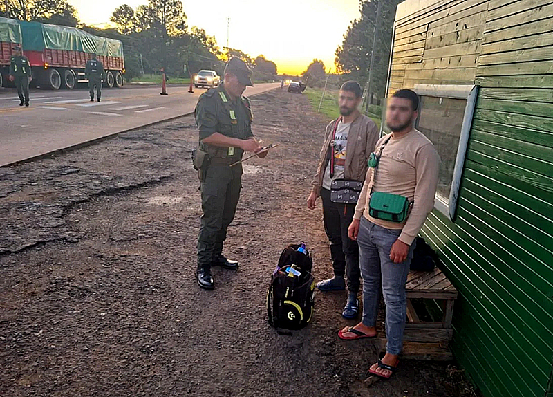 En Corrientes expulsan a dos marroquíes que habían ingresado al país de manera ilegal En Corrientes expulsan a dos marroquíes que habían ingresado al país de manera ilegal