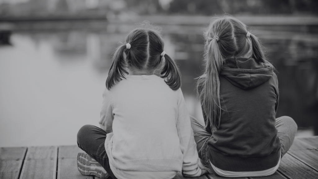 Dos hermanitas no quieren separarse y desean una familia que las contenga