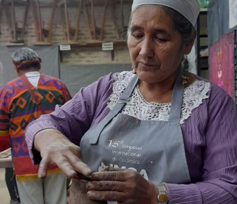La maestra alfarera moqoit Elida Salteño sumó sus obras al acervo del IMCA La maestra alfarera moqoit Elida Salteño sumó sus obras al acervo del IMCA