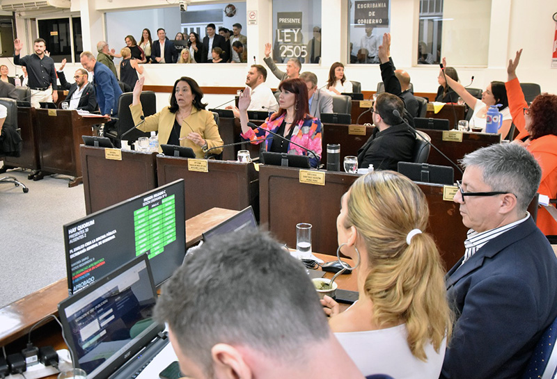 Acceso a celulares en ámbitos penitenciarios: ”Menos demagogia y más apego al derecho”, planteó la oposición Acceso a celulares en ámbitos penitenciarios: ”Menos demagogia y más apego al derecho”, planteó la oposición