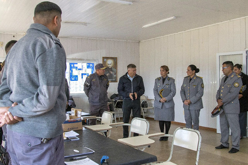 El ministro de seguridad acompañó acto de ascenso del personal del Servicio Penitenciario Provincial El ministro de seguridad acompañó acto de ascenso del personal del Servicio Penitenciario Provincial