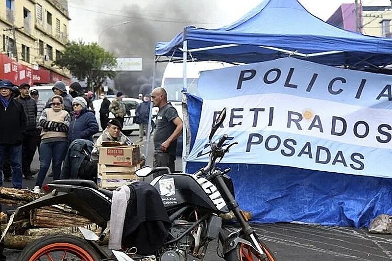 Misiones: el Gobierno anunció un aumento salarial del 63% para la Policía Misiones: el Gobierno anunció un aumento salarial del 63% para la Policía