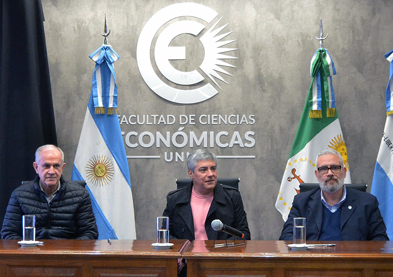 La Municipalidad y la Universidad Nacional del Nordeste refrendaron el convenio que los convierte en Socios Estratégicos La Municipalidad y la Universidad Nacional del Nordeste refrendaron el convenio que los convierte en Socios Estratégicos