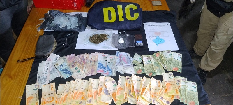 Allanamiento terminó con dos detenidos y secuestros de estupefacientes y motopartes Allanamiento terminó con dos detenidos y secuestros de estupefacientes y motopartes