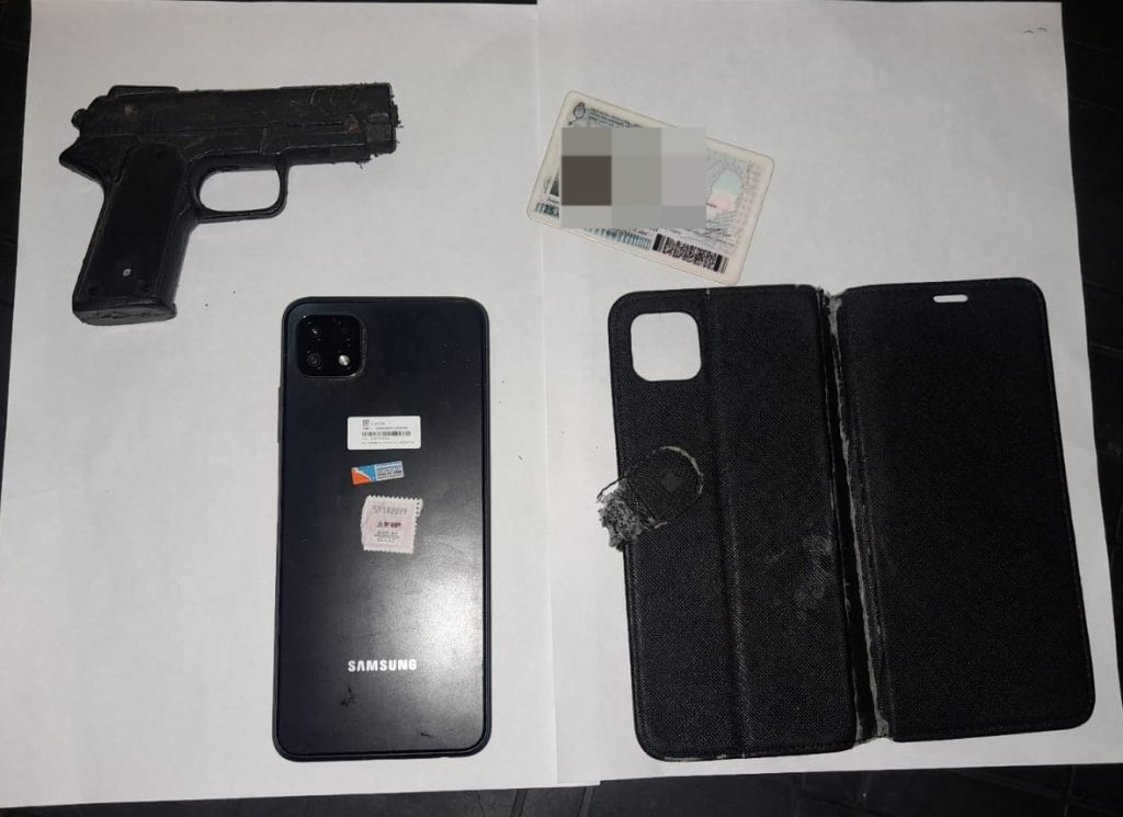 Cuatro adolescentes fueron demorados e incautaron un arma de plástico Cuatro adolescentes fueron demorados e incautaron un arma de plástico